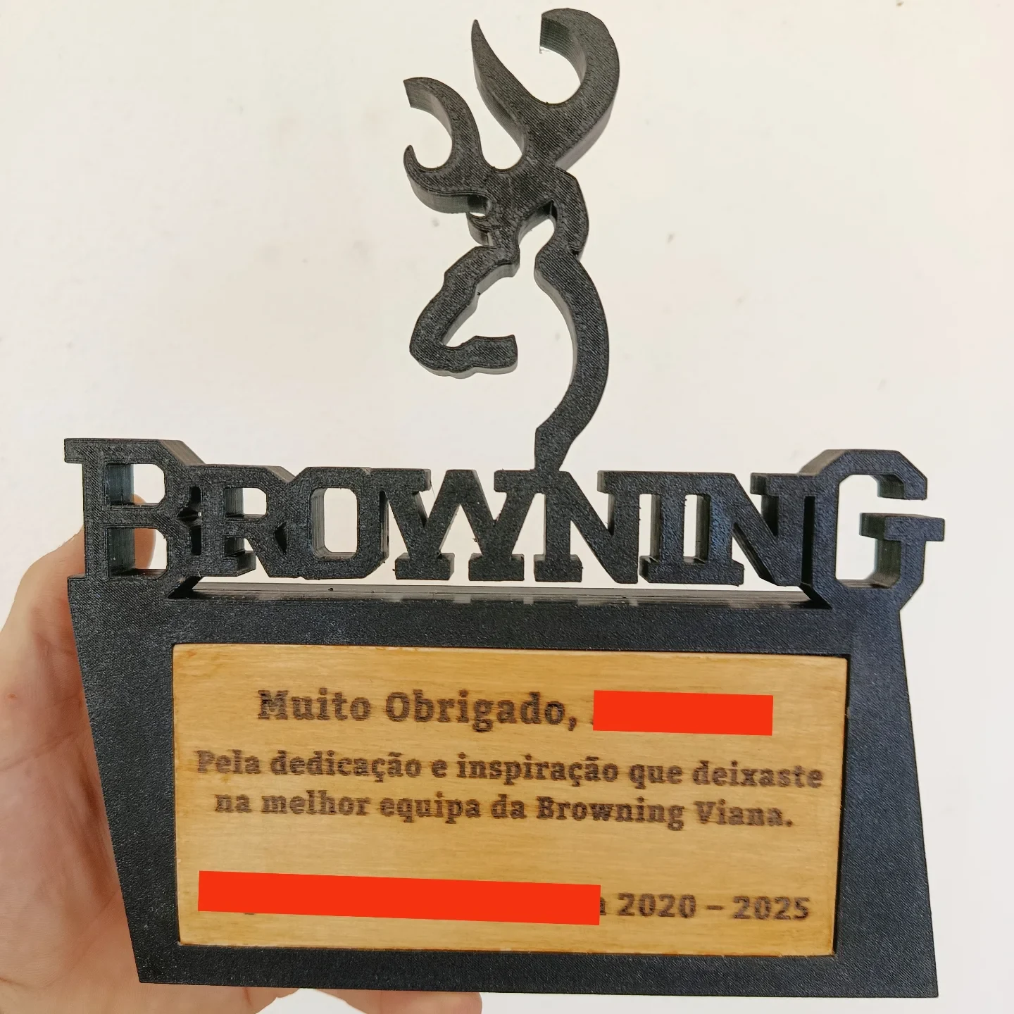 Troféu Browning em impressão 3D e madeira gravada